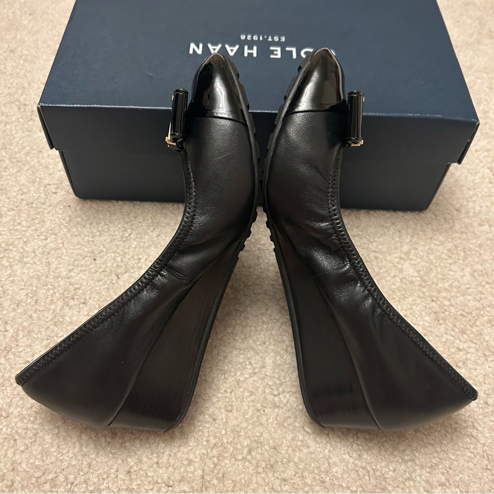 Cole Haan Emory Bow Wedge Pumps in Black Size 6.5B - Picture 9 of 11